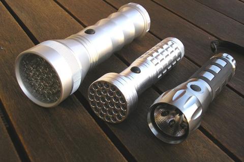 Three flashlights. The Thai for "three flashlights" is "ไฟฉายสามอัน". Three flashlights. The Thai for "three flashlights" is "ไฟฉายสามอัน".