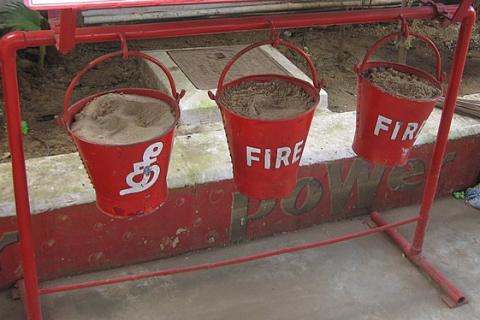Three buckets of sand. The Thai for "three buckets of sand" is "ทรายสามถัง". Three buckets of sand. The Thai for "three buckets of sand" is "ทรายสามถัง".