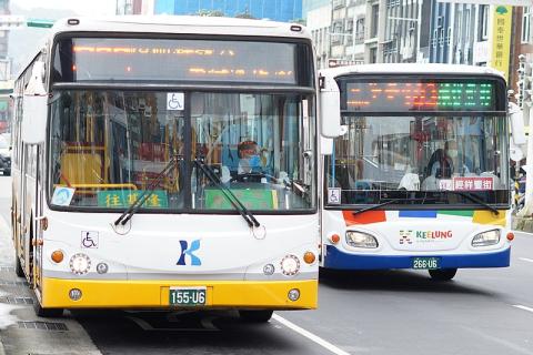 Two buses. The Thai for "two buses" is "รถเมล์สองคัน". Two buses. The Thai for "two buses" is "รถเมล์สองคัน".