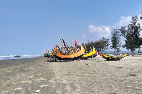 A group of boats on the beach. The Thai for "a group of boats on the beach" is "กลุ่มเรือบนชายหาด". A group of boats on the beach. The Thai for "a group of boats on the beach" is "กลุ่มเรือบนชายหาด".