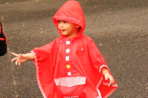 A girl in a red raincoat. The Thai for "a girl in a red raincoat" is "เด็กผู้หญิงในเสื้อกันฝนสีแดง". A girl in a red raincoat. The Thai for "a girl in a red raincoat" is "เด็กผู้หญิงในเสื้อกันฝนสีแดง".