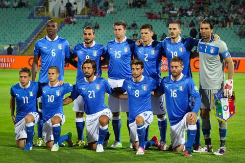 A men’s soccer team. The Thai for "a men’s soccer team" is "ทีมฟุตบอลชาย". A men’s soccer team. The Thai for "a men’s soccer team" is "ทีมฟุตบอลชาย".