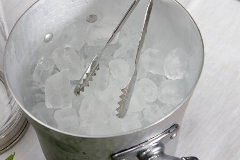A bucket of ice. The Thai for "a bucket of ice" is "น้ำแข็งหนึ่งถัง". A bucket of ice. The Thai for "a bucket of ice" is "น้ำแข็งหนึ่งถัง".