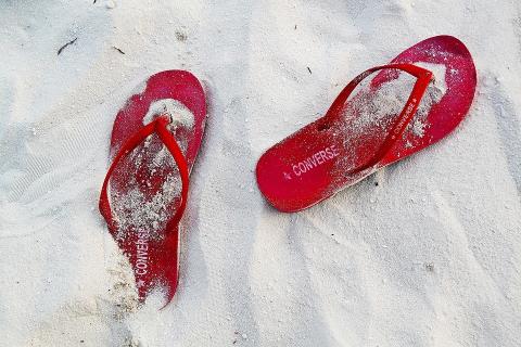 A pair of red sandals. The Thai for "a pair of red sandals" is "รองเท้าแตะสีแดงหนึ่งคู่". A pair of red sandals. The Thai for "a pair of red sandals" is "รองเท้าแตะสีแดงหนึ่งคู่".