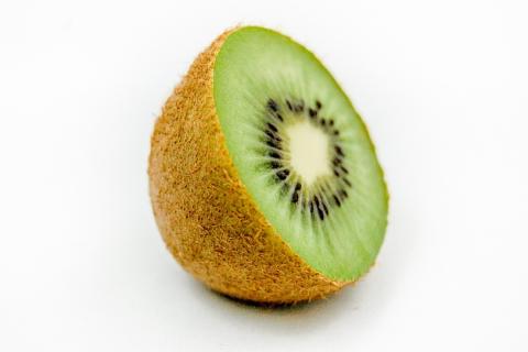 Half a kiwi. The Thai for "half a kiwi" is "กีวีครึ่งลูก". Half a kiwi. The Thai for "half a kiwi" is "กีวีครึ่งลูก".
