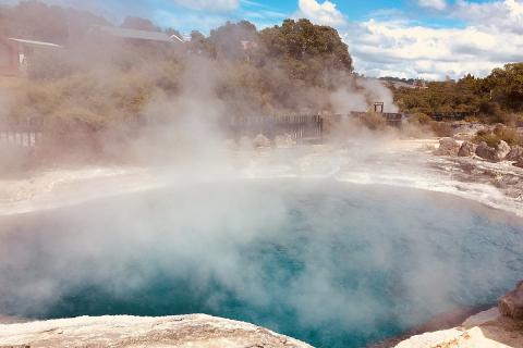 Hot springs. The Thai for "hot springs" is "น้ำพุร้อน". Hot springs. The Thai for "hot springs" is "น้ำพุร้อน".