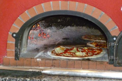Pizzas in the oven. The Thai for "pizzas in the oven" is "พิซซ่าในเตาอบ". Pizzas in the oven. The Thai for "pizzas in the oven" is "พิซซ่าในเตาอบ".