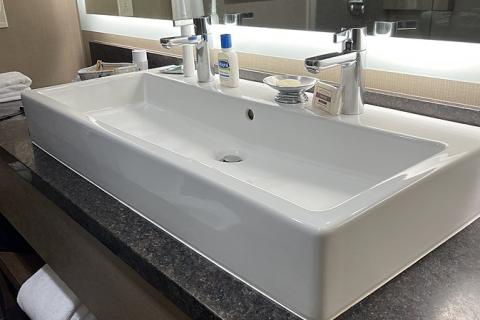 A big washbasin. The Thai for "a big washbasin" is "อ่างล้างหน้าขนาดใหญ่". A big washbasin. The Thai for "a big washbasin" is "อ่างล้างหน้าขนาดใหญ่".