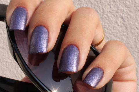 Purple fingernails. The Thai for "purple fingernails" is "เล็บมือสีม่วง". Purple fingernails. The Thai for "purple fingernails" is "เล็บมือสีม่วง".