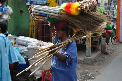 A broom seller. The Thai for "a broom seller" is "คนขายไม้กวาด". A broom seller. The Thai for "a broom seller" is "คนขายไม้กวาด".