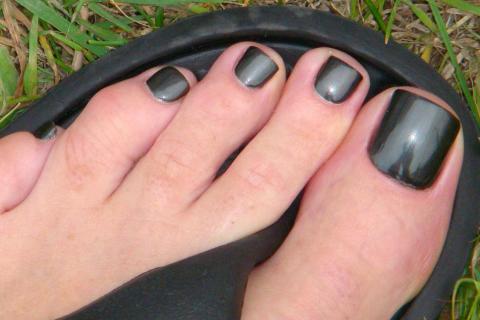 Black toenails. The Thai for "black toenails" is "เล็บเท้าสีดำ". Black toenails. The Thai for "black toenails" is "เล็บเท้าสีดำ".