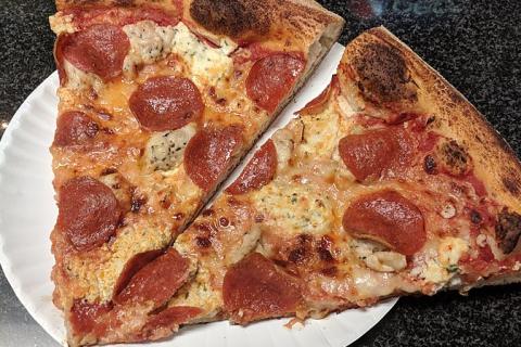 Two slices of pizza on a plate. The Thai for "two slices of pizza on a plate" is "พิซซ่าสองชิ้นบนจาน". Two slices of pizza on a plate. The Thai for "two slices of pizza on a plate" is "พิซซ่าสองชิ้นบนจาน".