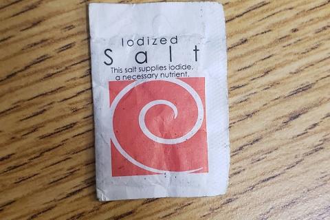 A packet of salt. The Thai for "a packet of salt" is "เกลือหนึ่งซอง". A packet of salt. The Thai for "a packet of salt" is "เกลือหนึ่งซอง".