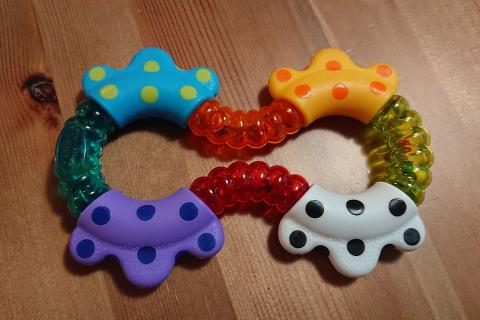 A plastic toy. The Thai for "a plastic toy" is "ของเล่นพลาสติก". A plastic toy. The Thai for "a plastic toy" is "ของเล่นพลาสติก".