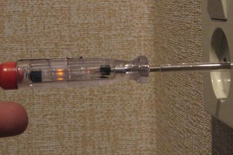 Neon screwdriver. The Thai for "neon screwdriver" is "ไขควงวัดไฟฟ้า". Neon screwdriver. The Thai for "neon screwdriver" is "ไขควงวัดไฟฟ้า".