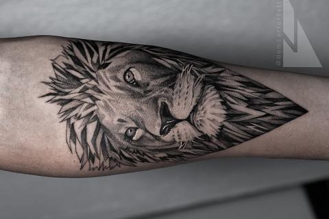 A lion tattoo on the arm. The Thai for "a lion tattoo on the arm" is "รอยสักสิงโตบนแขน". A lion tattoo on the arm. The Thai for "a lion tattoo on the arm" is "รอยสักสิงโตบนแขน".