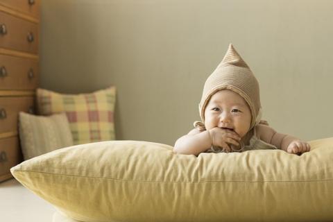 A baby on a pillow. The Thai for "a baby on a pillow" is "เด็กทารกบนหมอน". A baby on a pillow. The Thai for "a baby on a pillow" is "เด็กทารกบนหมอน".
