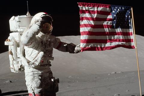 An astronaut with an American flag. The Thai for "an astronaut with an American flag" is "นักบินอวกาศกับธงชาติอเมริกา". An astronaut with an American flag. The Thai for "an astronaut with an American flag" is "นักบินอวกาศกับธงชาติอเมริกา".