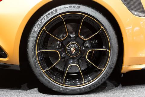Wheel. The Thai for "wheel" is "ล้อ". Wheel. The Thai for "wheel" is "ล้อ".