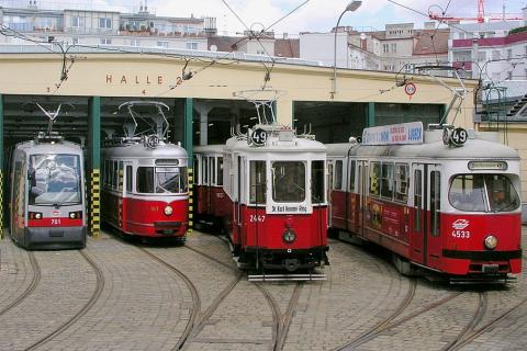 Four trams. The Thai for "four trams" is "รถรางสี่ขบวน". Four trams. The Thai for "four trams" is "รถรางสี่ขบวน".