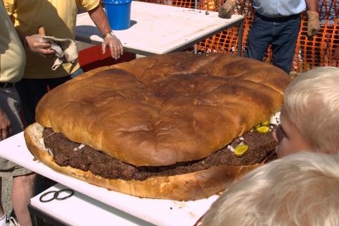 A giant hamburger. The Thai for "a giant hamburger" is "แฮมเบอร์เกอร์ยักษ์". A giant hamburger. The Thai for "a giant hamburger" is "แฮมเบอร์เกอร์ยักษ์".