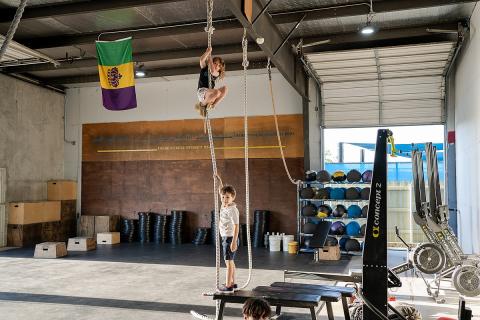 Kids in the gym. The Thai for "kids in the gym" is "เด็กๆในยิม". Kids in the gym. The Thai for "kids in the gym" is "เด็กๆในยิม".