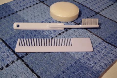 A bar of soap, a toothbrush and a comb. The Thai for "a bar of soap, a toothbrush and a comb" is "สบู่ แปรงสีฟันและหวี". A bar of soap, a toothbrush and a comb. The Thai for "a bar of soap, a toothbrush and a comb" is "สบู่ แปรงสีฟันและหวี".
