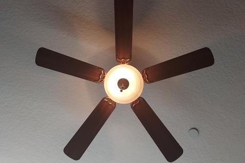 Ceiling fan. The Thai for "ceiling fan" is "พัดลมเพดาน". Ceiling fan. The Thai for "ceiling fan" is "พัดลมเพดาน".