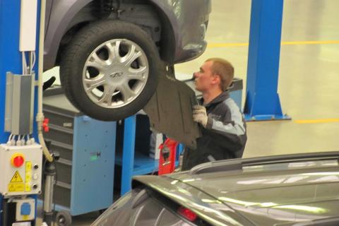 A car mechanic in a repair shop. The Thai for "a car mechanic in a repair shop" is "ช่างซ่อมรถในอู่ซ่อมรถ". A car mechanic in a repair shop. The Thai for "a car mechanic in a repair shop" is "ช่างซ่อมรถในอู่ซ่อมรถ".