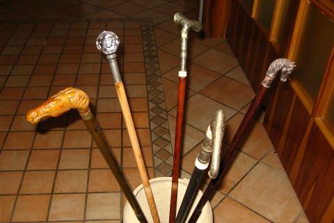 Five walking sticks. The Thai for "five walking sticks" is "ไม้เท้าห้าอัน". Five walking sticks. The Thai for "five walking sticks" is "ไม้เท้าห้าอัน".