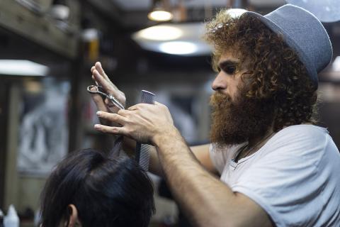 Barber. The Thai for "barber" is "ช่างตัดผม". Barber. The Thai for "barber" is "ช่างตัดผม".