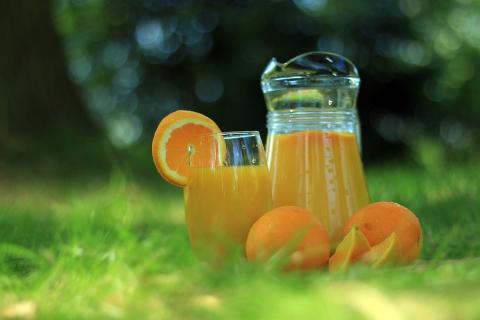A glass of orange juice and a jug of orange juice. The Thai for "a glass of orange juice and a jug of orange juice" is "น้ำส้มหนึ่งแก้วและน้ำส้มหนึ่งเหยือก". A glass of orange juice and a jug of orange juice. The Thai for "a glass of orange juice and a jug of orange juice" is "น้ำส้มหนึ่งแก้วและน้ำส้มหนึ่งเหยือก".