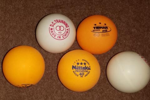 Three yellow table tennis balls and two white table tennis balls. The Thai for "three yellow table tennis balls and two white table tennis balls" is "ลูกปิงปองสีเหลืองสามลูกและลูกปิงปองสีขาวสองลูก". Three yellow table tennis balls and two white table tennis balls. The Thai for "three yellow table tennis balls and two white table tennis balls" is "ลูกปิงปองสีเหลืองสามลูกและลูกปิงปองสีขาวสองลูก".