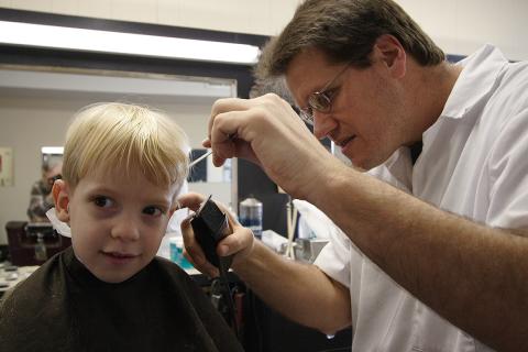A barber cutting a boy’s hair. The Thai for "a barber cutting a boy’s hair" is "ช่างตัดผมตัดผมของเด็กผู้ชาย". A barber cutting a boy’s hair. The Thai for "a barber cutting a boy’s hair" is "ช่างตัดผมตัดผมของเด็กผู้ชาย".