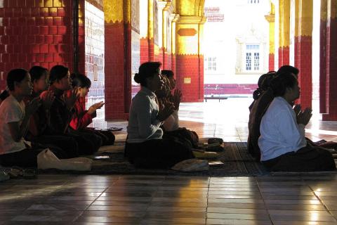 People are praying in the temple.. The Thai for "People are praying in the temple." is "ประชาชนกำลังสวดมนต์ในวัด". People are praying in the temple.. The Thai for "People are praying in the temple." is "ประชาชนกำลังสวดมนต์ในวัด".