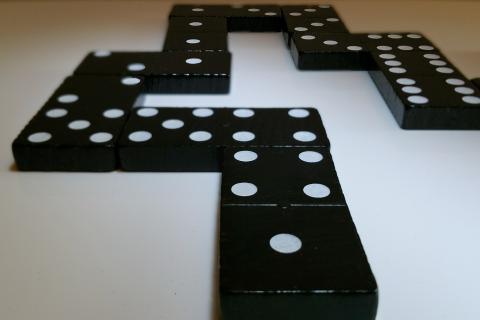 Domino. The Thai for "domino" is "โดมิโน". Domino. The Thai for "domino" is "โดมิโน".