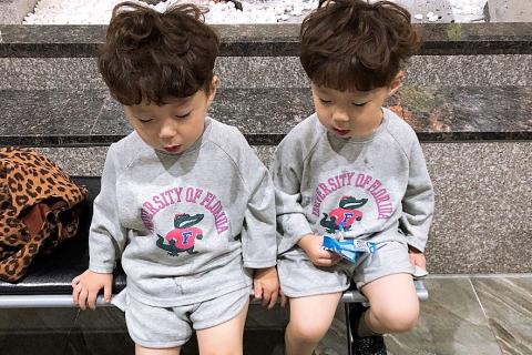 Twin. The Thai for "twin" is "แฝด". Twin. The Thai for "twin" is "แฝด".