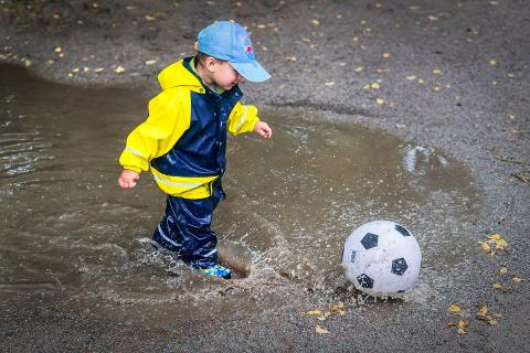 A boy is playing football in a puddle.. The Thai for "A boy is playing football in a puddle." is "เด็กผู้ชายเล่นฟุตบอลในแอ่งน้ำ". A boy is playing football in a puddle.. The Thai for "A boy is playing football in a puddle." is "เด็กผู้ชายเล่นฟุตบอลในแอ่งน้ำ".