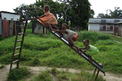 The three children are playing on a slide.. The Thai for "The three children are playing on a slide." is "เด็กสามคนเล่นบนสไลเดอร์". The three children are playing on a slide.. The Thai for "The three children are playing on a slide." is "เด็กสามคนเล่นบนสไลเดอร์".