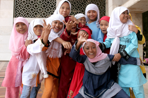 A group of muslim girls. The Thai for "a group of muslim girls" is "กลุ่มเด็กผู้หญิงชาวมุสลิม". A group of muslim girls. The Thai for "a group of muslim girls" is "กลุ่มเด็กผู้หญิงชาวมุสลิม".