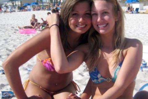 Two women in bikinis at the beach. The Thai for "two women in bikinis at the beach" is "ผู้หญิงสองคนในชุดบิกินี่ที่ชายหาด". Two women in bikinis at the beach. The Thai for "two women in bikinis at the beach" is "ผู้หญิงสองคนในชุดบิกินี่ที่ชายหาด".