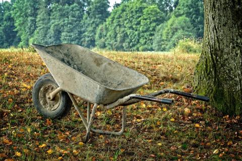 Wheelbarrow. The Thai for "wheelbarrow" is "รถเข็น". Wheelbarrow. The Thai for "wheelbarrow" is "รถเข็น".