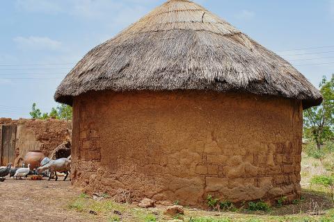 A mud hut. The Thai for "a mud hut" is "บ้านดิน". A mud hut. The Thai for "a mud hut" is "บ้านดิน".