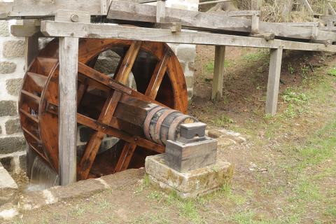 Water wheel. The Thai for "water wheel" is "กังหันน้ำ". Water wheel. The Thai for "water wheel" is "กังหันน้ำ".
