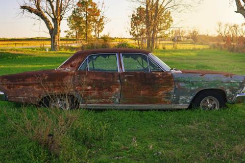A rusty scrap car. The Thai for "a rusty scrap car" is "ซากรถที่เป็นสนิม". A rusty scrap car. The Thai for "a rusty scrap car" is "ซากรถที่เป็นสนิม".