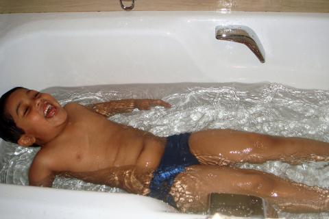 A boy having fun in a bathtub. The Thai for "a boy having fun in a bathtub" is "เด็กผู้ชายสนุกอยู่ในอ่างอาบน้ำ". A boy having fun in a bathtub. The Thai for "a boy having fun in a bathtub" is "เด็กผู้ชายสนุกอยู่ในอ่างอาบน้ำ".