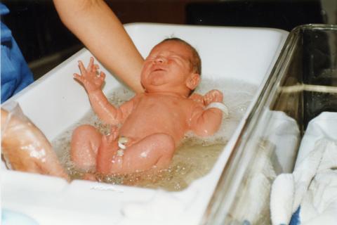 Baby’s first bath. The Thai for "baby’s first bath" is "การอาบน้ำครั้งแรกของทารก". Baby’s first bath. The Thai for "baby’s first bath" is "การอาบน้ำครั้งแรกของทารก".