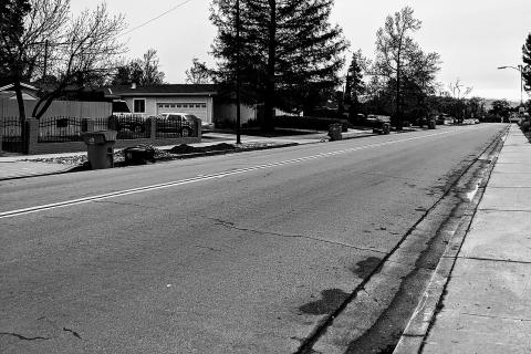 An empty road. The Thai for "an empty road" is "ถนนโล่ง". An empty road. The Thai for "an empty road" is "ถนนโล่ง".