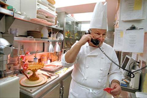 A chef speaking on a telephone in the kitchen. The Thai for "a chef speaking on a telephone in the kitchen" is "พ่อครัวพูดโทรศัพท์ในห้องครัว". A chef speaking on a telephone in the kitchen. The Thai for "a chef speaking on a telephone in the kitchen" is "พ่อครัวพูดโทรศัพท์ในห้องครัว".