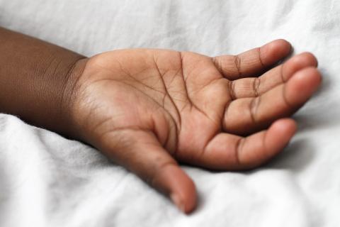 To open the palm of the hand. The Thai for "to open the palm of the hand" is "แบมือ". To open the palm of the hand. The Thai for "to open the palm of the hand" is "แบมือ".